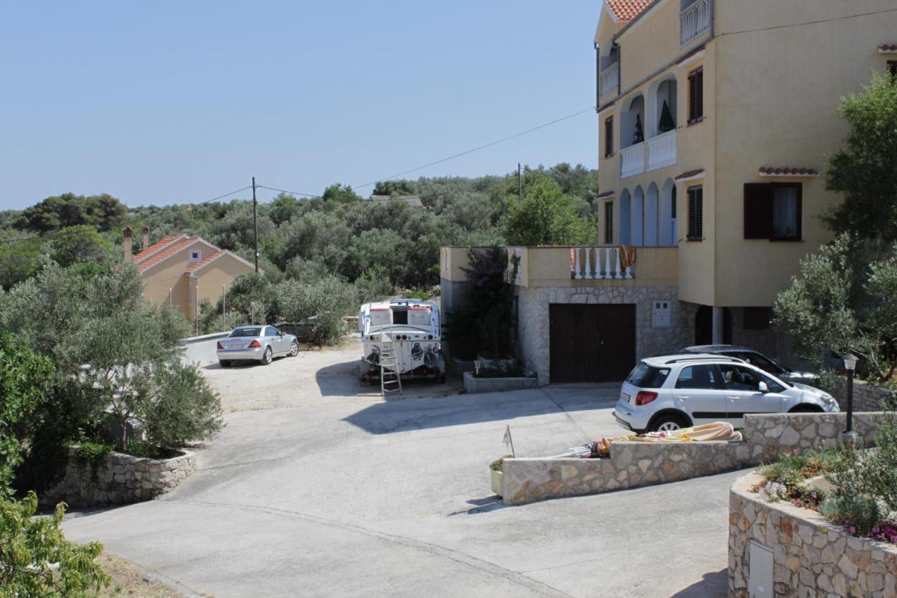 Apartments With A Parking Space Sali, Dugi Otok - 8152 מראה חיצוני תמונה